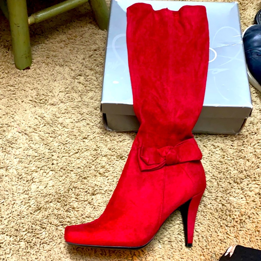 Stretch suede knee boot